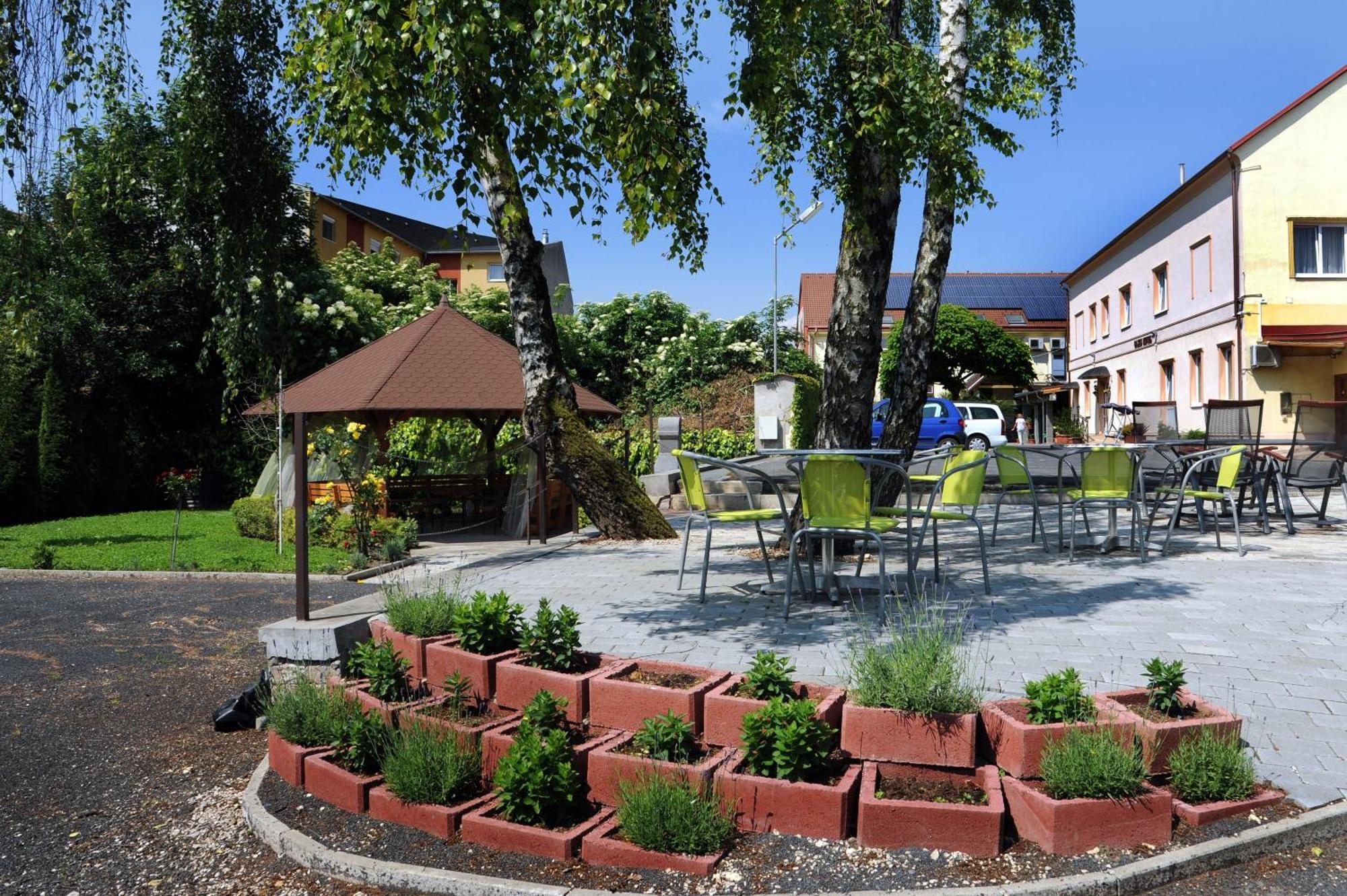 Oazis Hotel*** Nagykanizsa Exterior photo